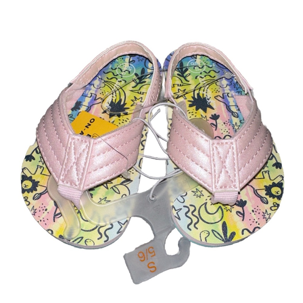 Cat & Jack lion/forest flip flops sandals pattern. Size 5/6. Brand new with tags